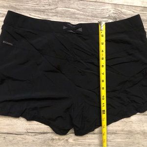 Ladies size L Columbia hiking shorts